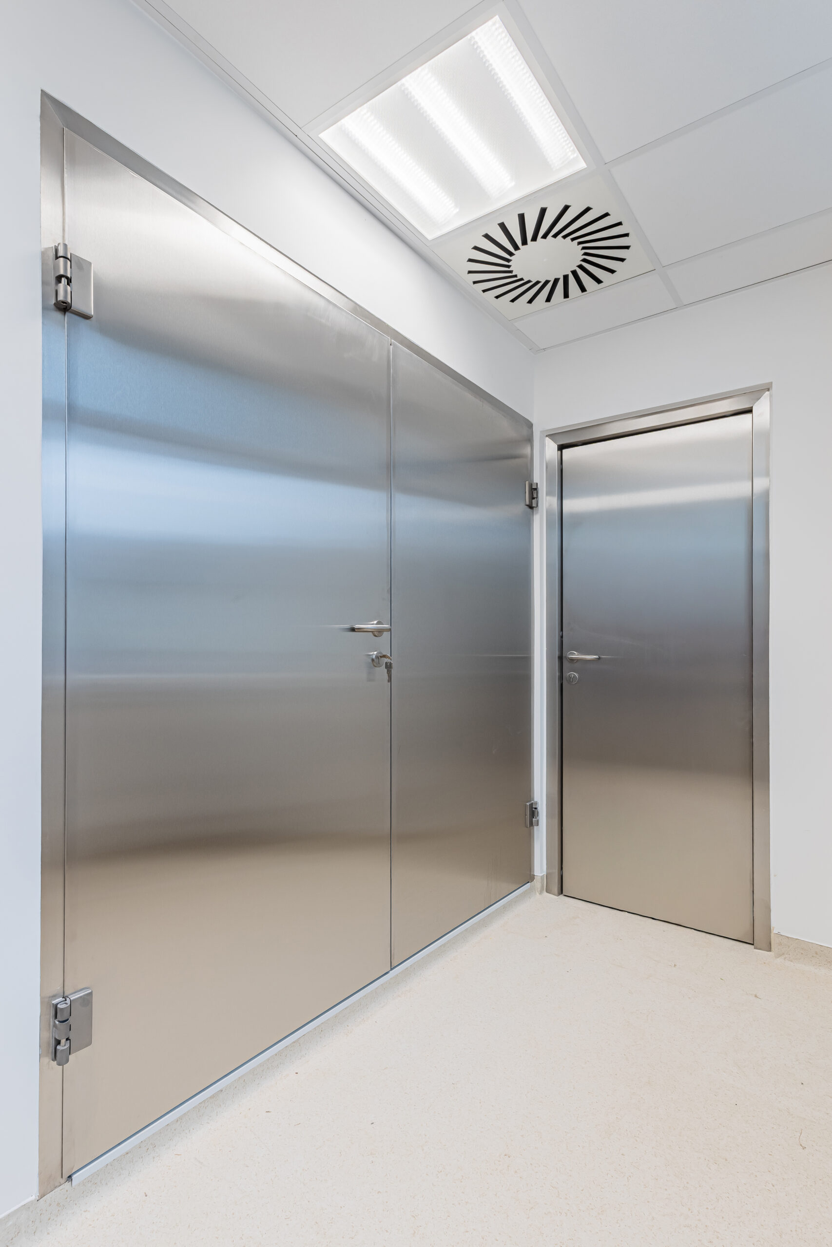 Rozsdamentes ipari ajtó